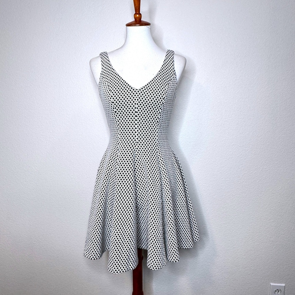 AMANDA UPRICHARD Skater Mini Dress SM Fit‎ & Flare Black & White Sleeveless